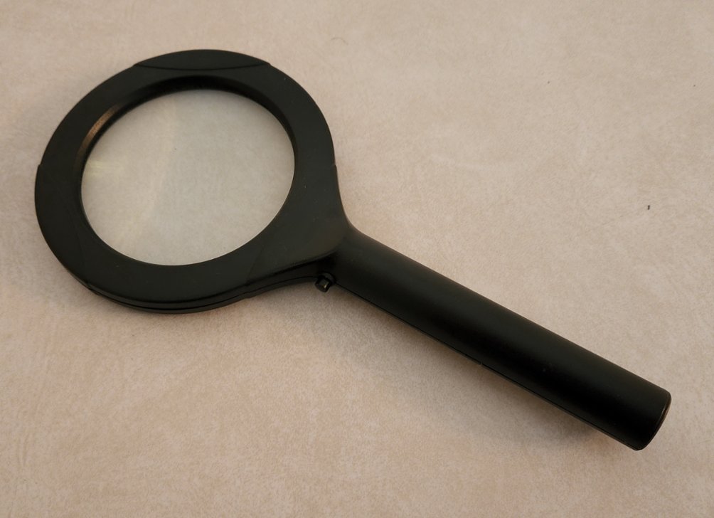 Hand held Magnifier with light, low power (7 oz)